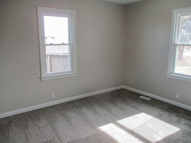 3206 W MacArthur Rd, Wichita, KS 67217