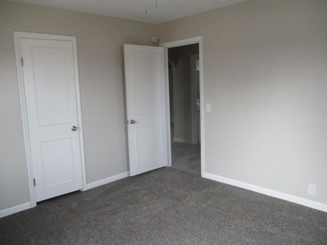 3206 W MacArthur Rd, Wichita, KS 67217