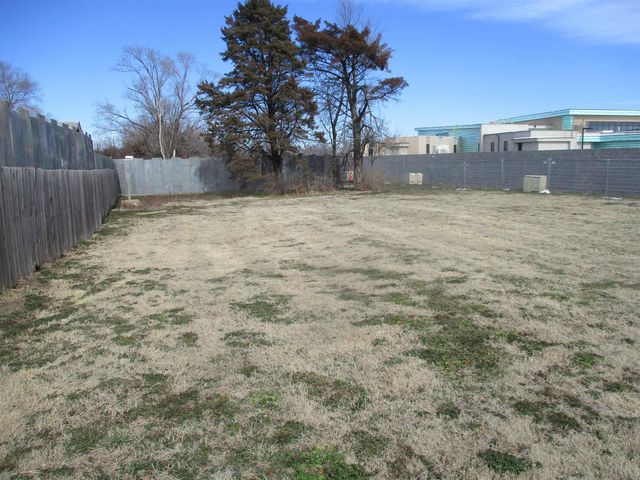 3206 W MacArthur Rd, Wichita, KS 67217