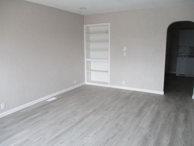 3206 W MacArthur Rd, Wichita, KS 67217