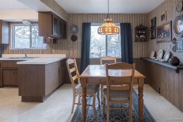 8362 Sunburst, Center Line, MI 48015