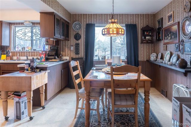 8362 Sunburst, Center Line, MI 48015