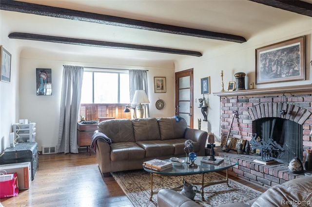 8362 Sunburst, Center Line, MI 48015