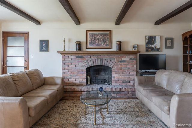 8362 Sunburst, Center Line, MI 48015