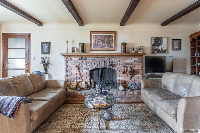 8362 Sunburst, Center Line, MI 48015