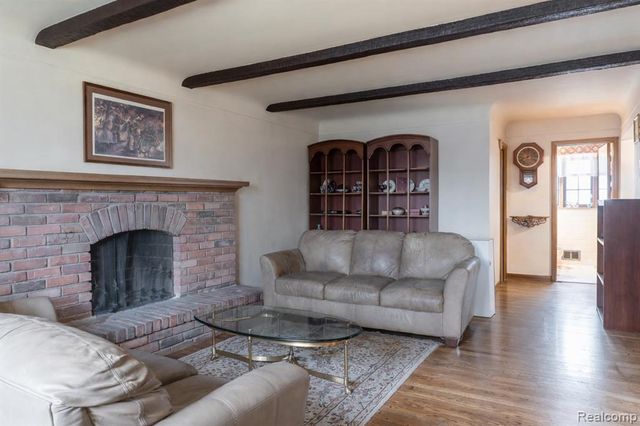 8362 Sunburst, Center Line, MI 48015