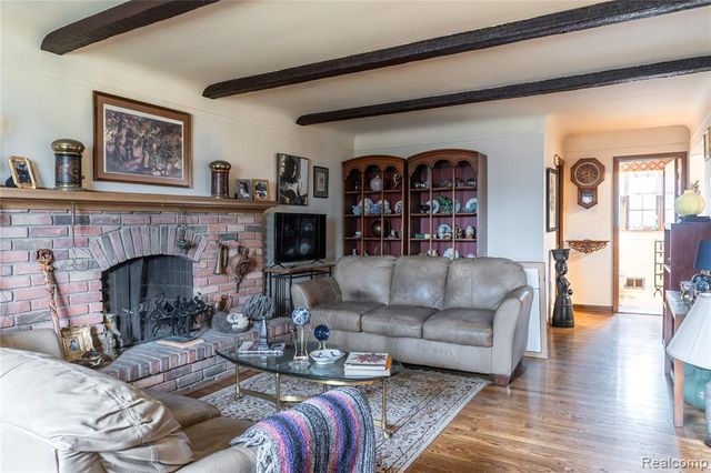 8362 Sunburst, Center Line, MI 48015