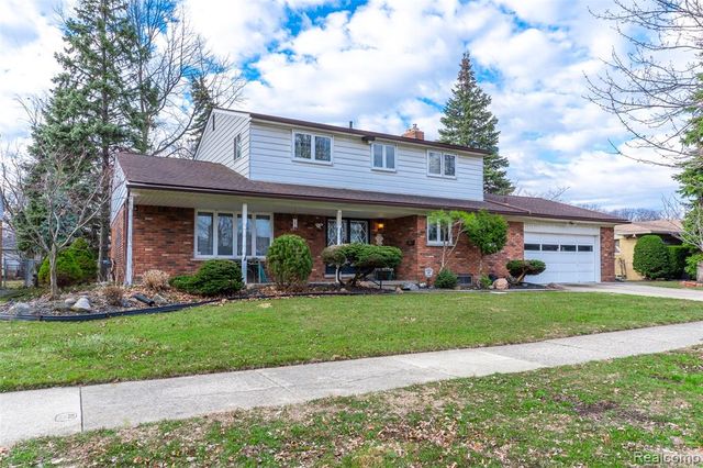 8362 Sunburst, Center Line, MI 48015