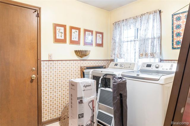 8362 Sunburst, Center Line, MI 48015