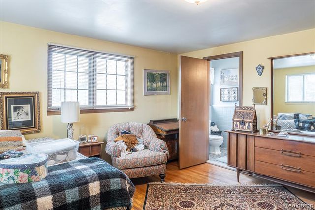 8362 Sunburst, Center Line, MI 48015