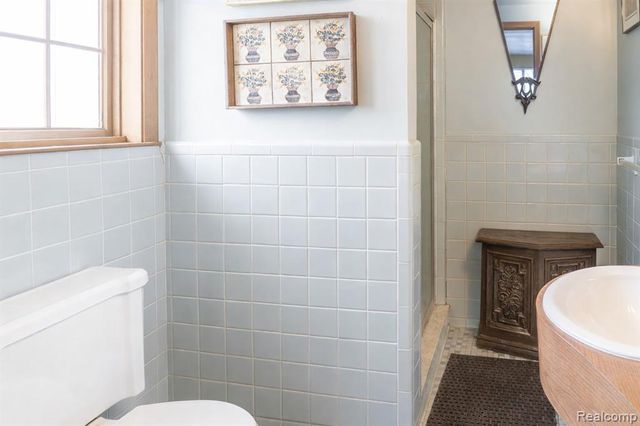 8362 Sunburst, Center Line, MI 48015