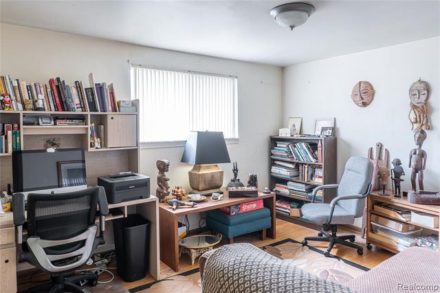 8362 Sunburst, Center Line, MI 48015