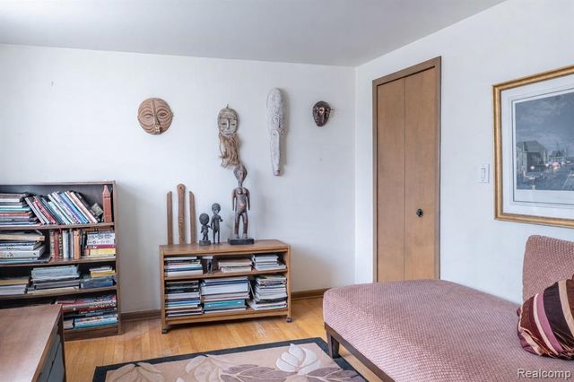 8362 Sunburst, Center Line, MI 48015