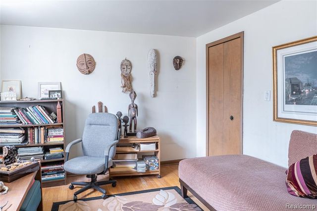 8362 Sunburst, Center Line, MI 48015