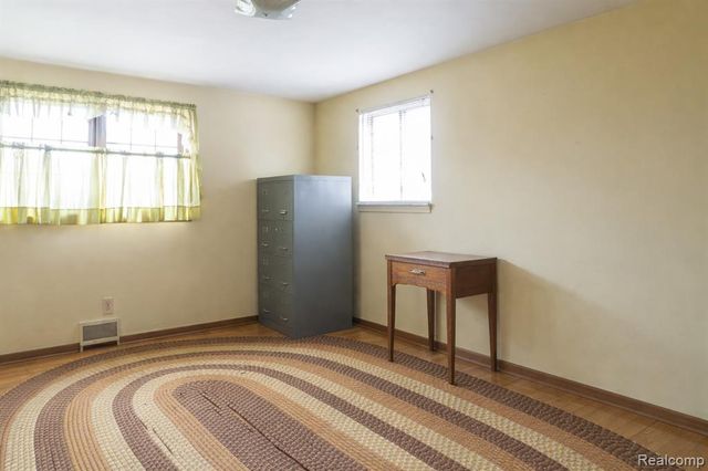 8362 Sunburst, Center Line, MI 48015