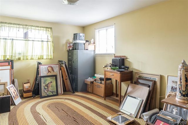 8362 Sunburst, Center Line, MI 48015