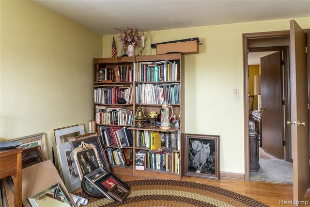 8362 Sunburst, Center Line, MI 48015