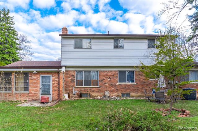 8362 Sunburst, Center Line, MI 48015