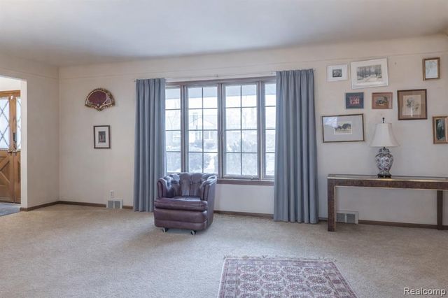 8362 Sunburst, Center Line, MI 48015