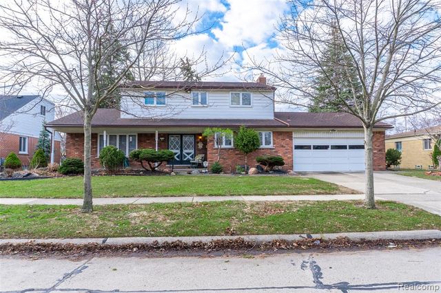 8362 Sunburst, Center Line, MI 48015