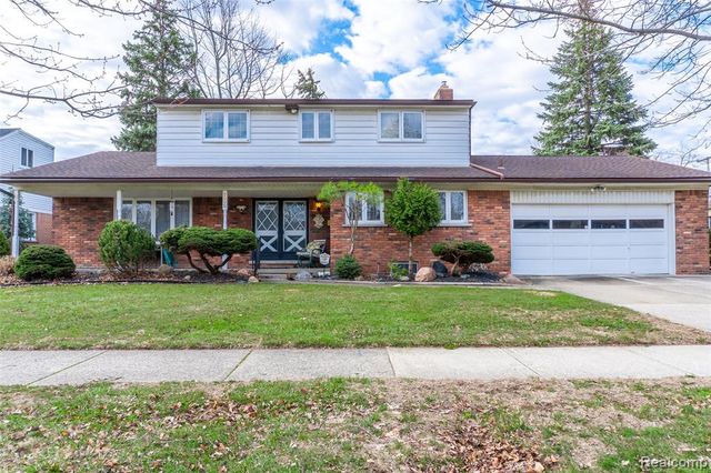 8362 Sunburst, Center Line, MI 48015