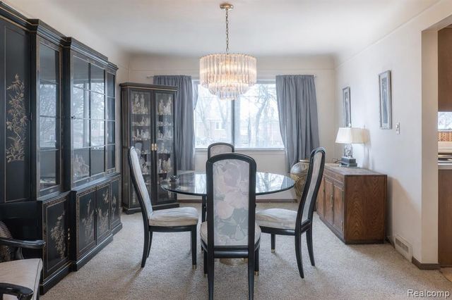 8362 Sunburst, Center Line, MI 48015