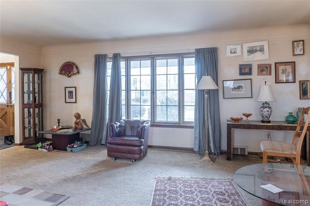 8362 Sunburst, Center Line, MI 48015