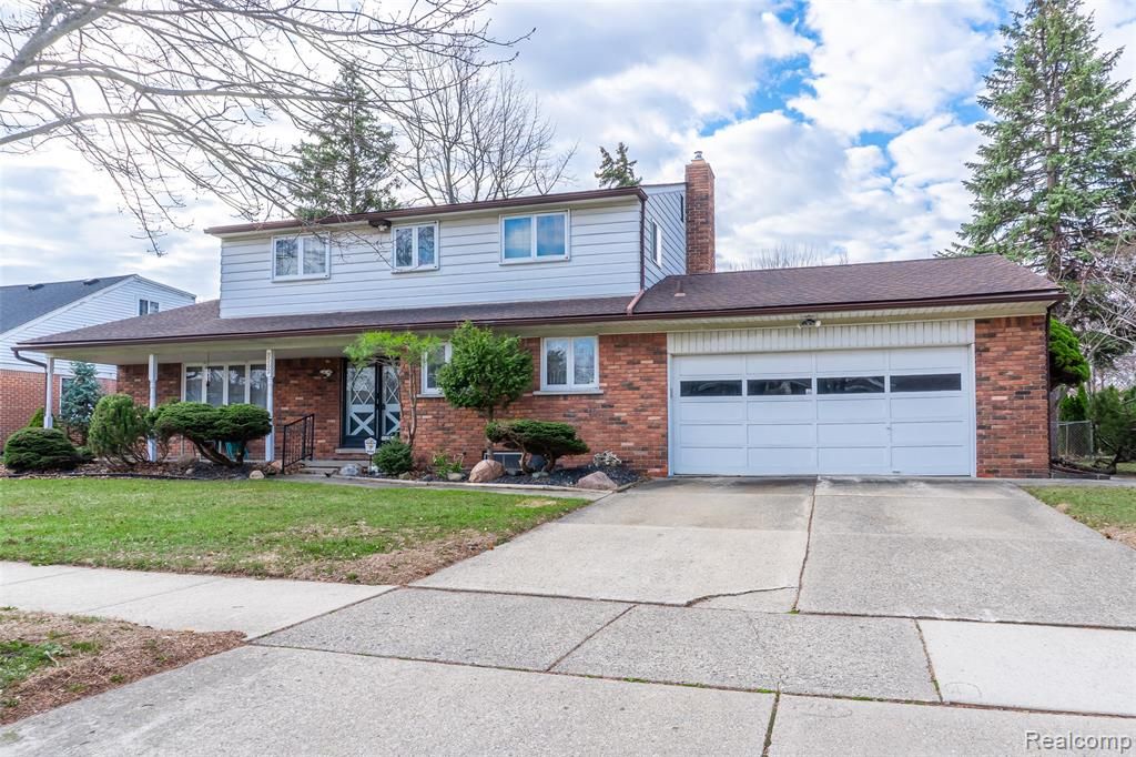 8362 Sunburst, Center Line, MI 48015