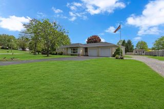 102 Pinecrest Dr, South Beaver Twp, PA 15010
