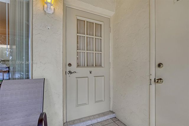 337 Pine Ridge Cir D-2, Green Acres, FL 33463