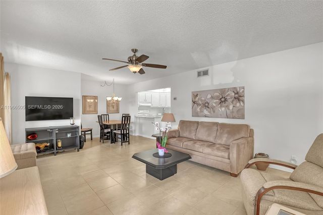 337 Pine Ridge Cir D-2, Green Acres, FL 33463