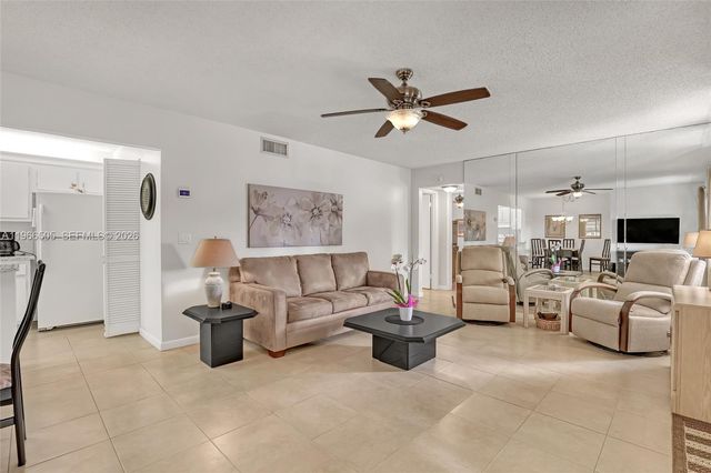 337 Pine Ridge Cir D-2, Green Acres, FL 33463