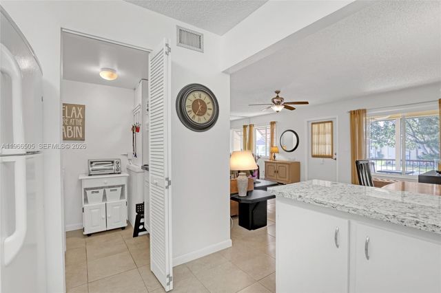 337 Pine Ridge Cir D-2, Green Acres, FL 33463