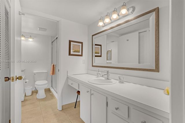 337 Pine Ridge Cir D-2, Green Acres, FL 33463