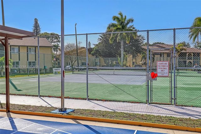 337 Pine Ridge Cir D-2, Green Acres, FL 33463