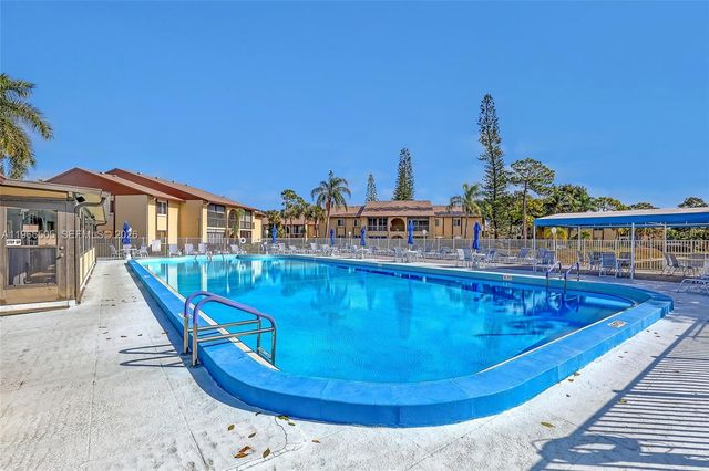 337 Pine Ridge Cir D-2, Green Acres, FL 33463