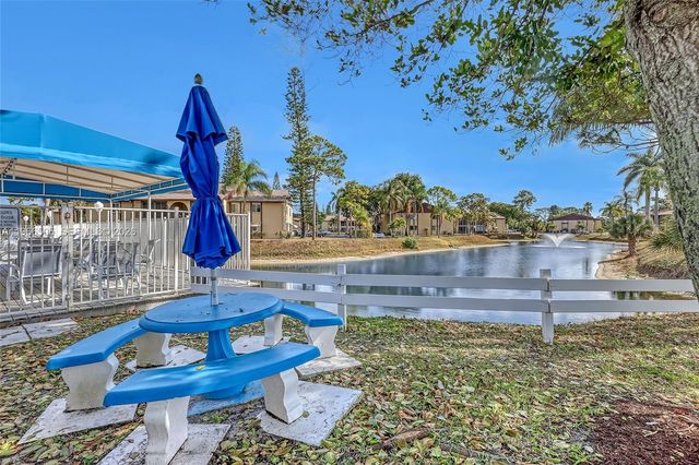 337 Pine Ridge Cir D-2, Green Acres, FL 33463