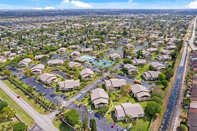 337 Pine Ridge Cir D-2, Green Acres, FL 33463