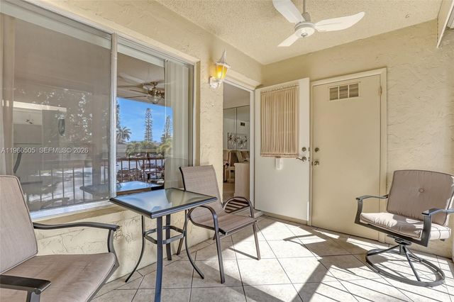 337 Pine Ridge Cir D-2, Green Acres, FL 33463