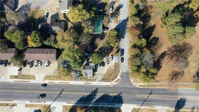 1009 S Happy Hollow Road, Fayetteville, AR 72701