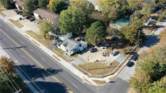 1009 S Happy Hollow Road, Fayetteville, AR 72701