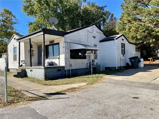 1009 S Happy Hollow Road, Fayetteville, AR 72701