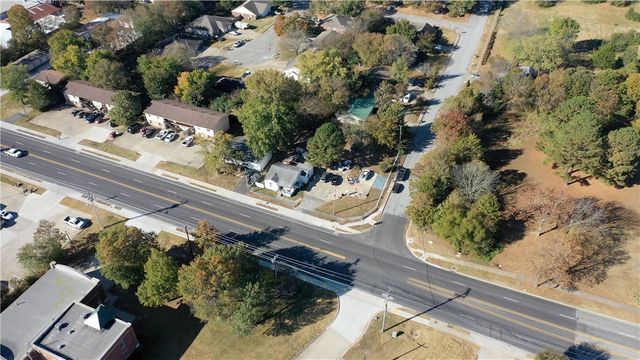 1009 S Happy Hollow Road, Fayetteville, AR 72701