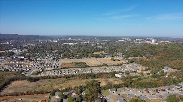 1009 S Happy Hollow Road, Fayetteville, AR 72701