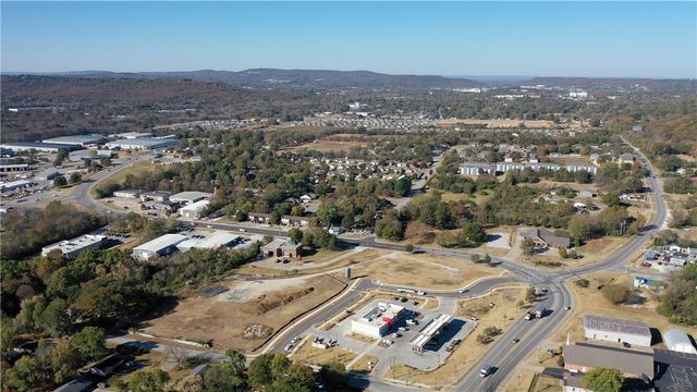 1009 S Happy Hollow Road, Fayetteville, AR 72701