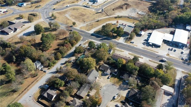 1009 S Happy Hollow Road, Fayetteville, AR 72701