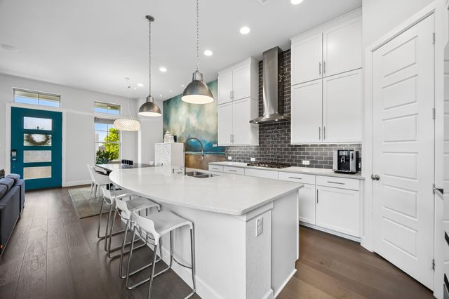 1925 Woodland Heights Place, Dallas, TX 75208