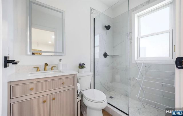 25 Mayfair Place, Clifton, NJ 07013