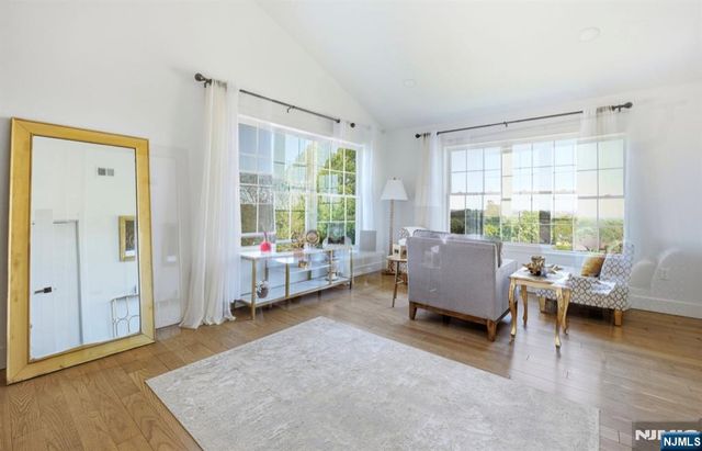 25 Mayfair Place, Clifton, NJ 07013