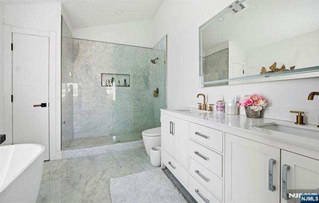 25 Mayfair Place, Clifton, NJ 07013